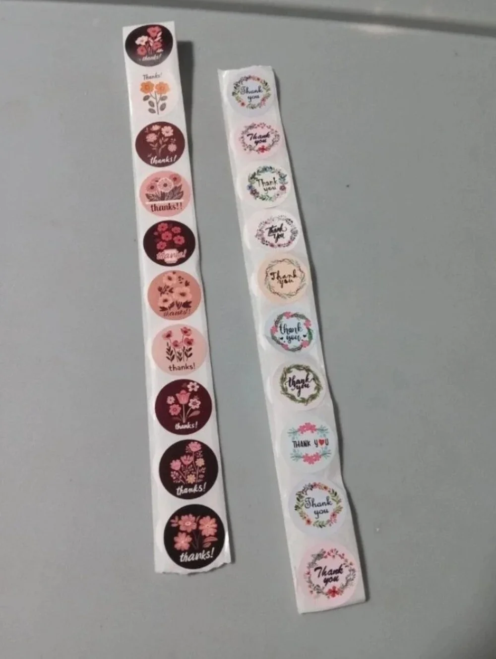 Floral 'Thanks' Round Stickers -100 each total of 200